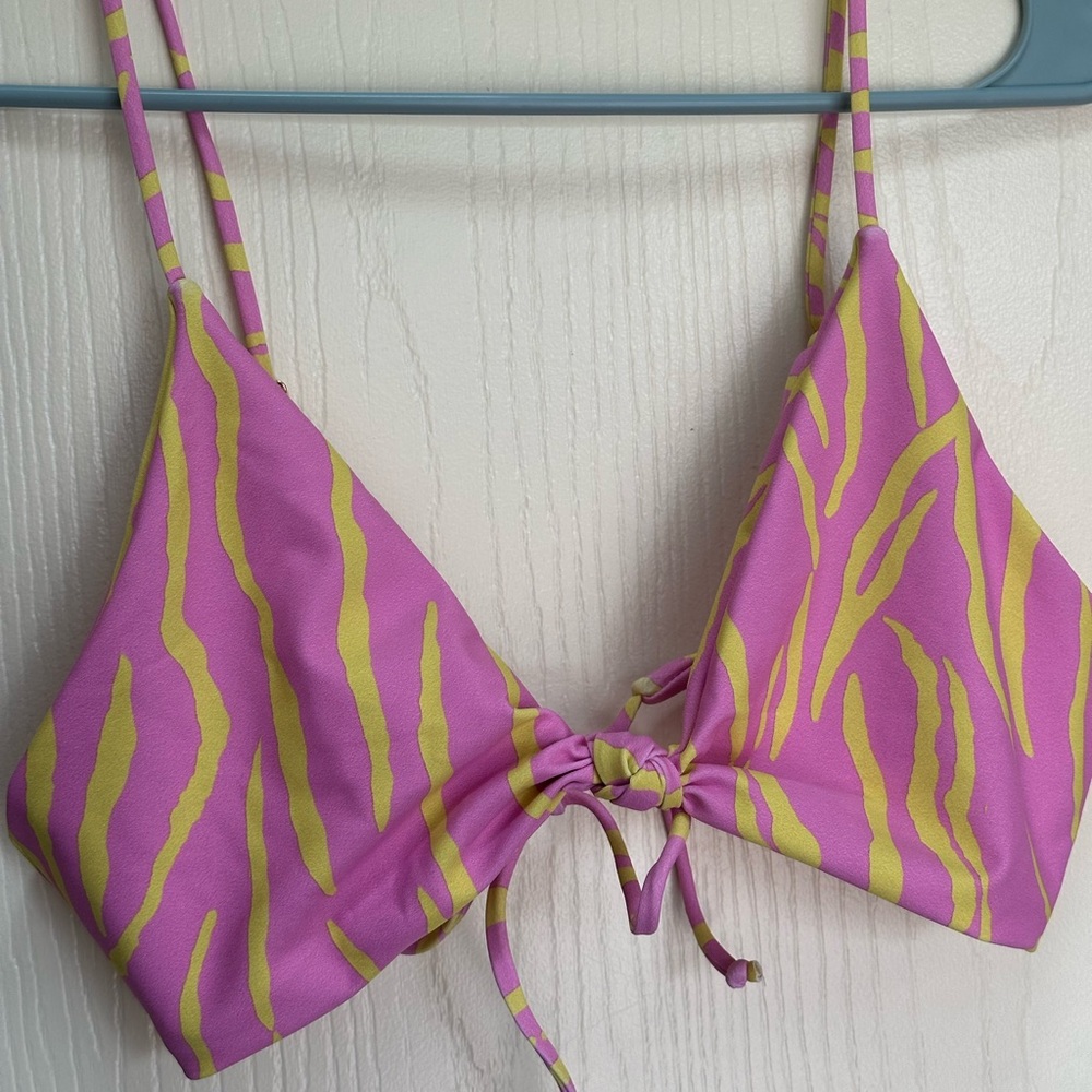 Skatie• ‘Sarah’ Bikini Top in Cabo